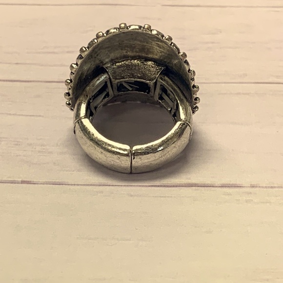 Western Style Saddle Shaped Resin Concho Cluster Adjustable Ring - Picture 3 of 4